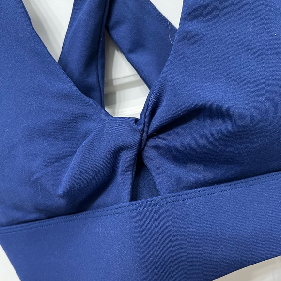 Fabletics Oasis Twist Sports Bra - Picture 3 of 5